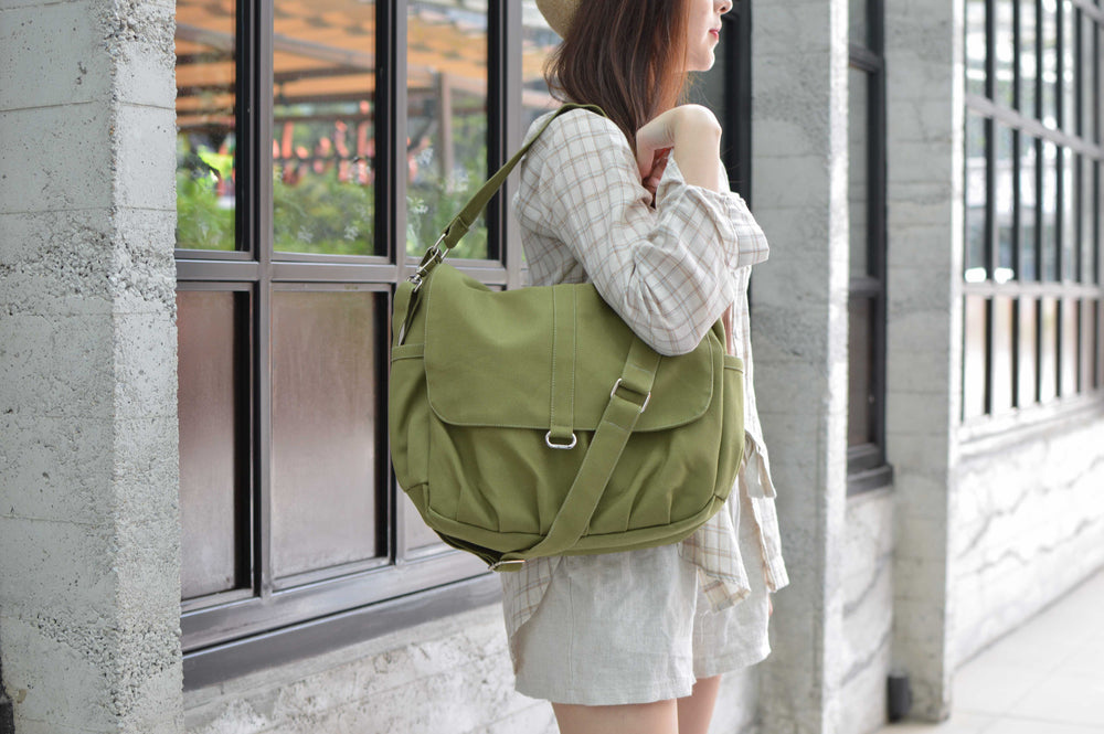 Daniel 18 Honey Brown | Messenger Bag