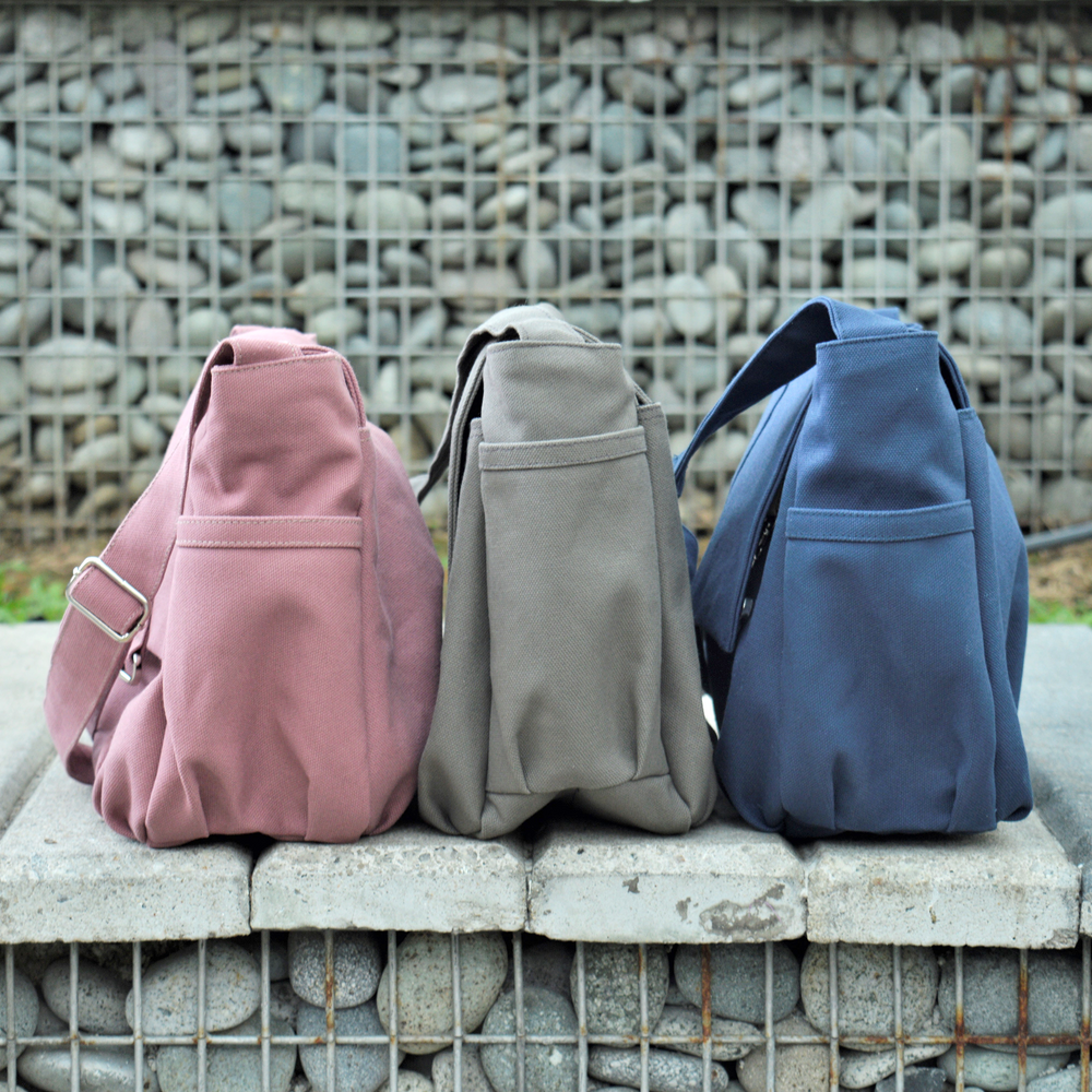 Danielle 19 Navy | Small Messenger Bag