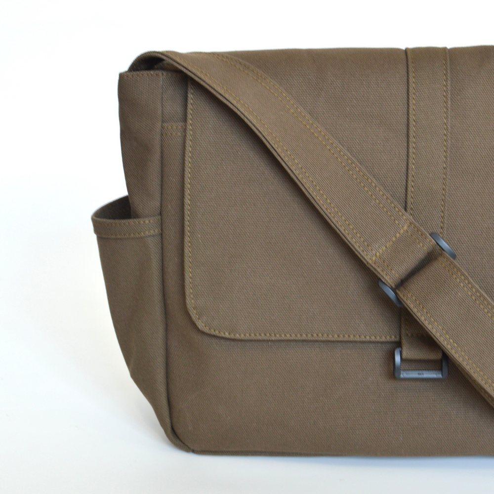 Levi 20 Taupe Brown | Messenger Bag